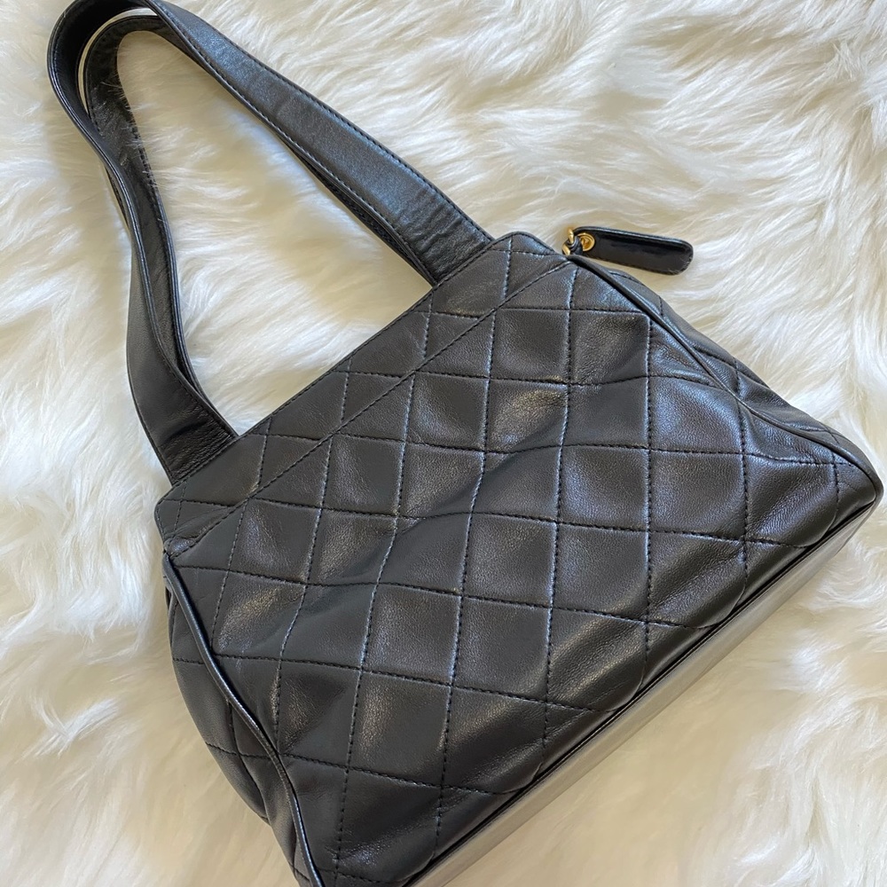 Authentic vintage Chanel lamp skin CC logo handbag - Picture 7 of 11